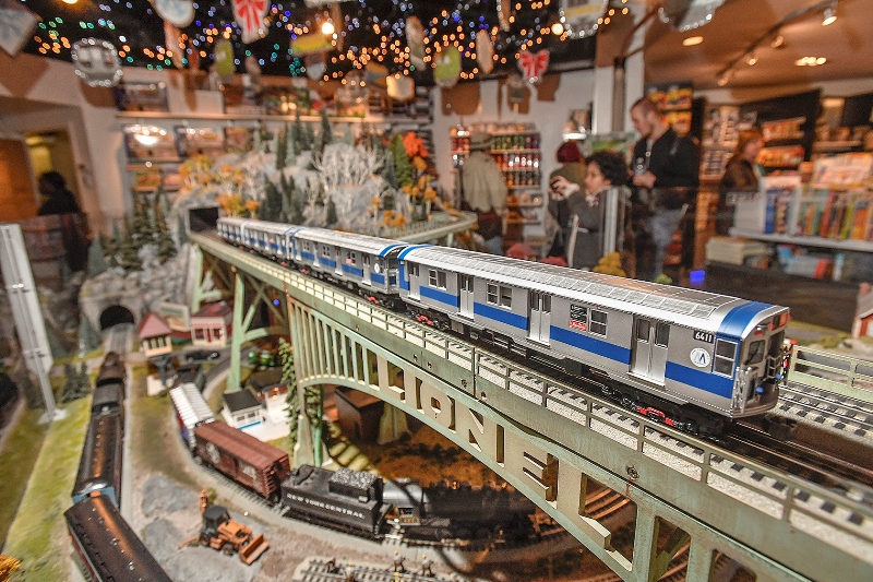 Holiday Train Show 2016