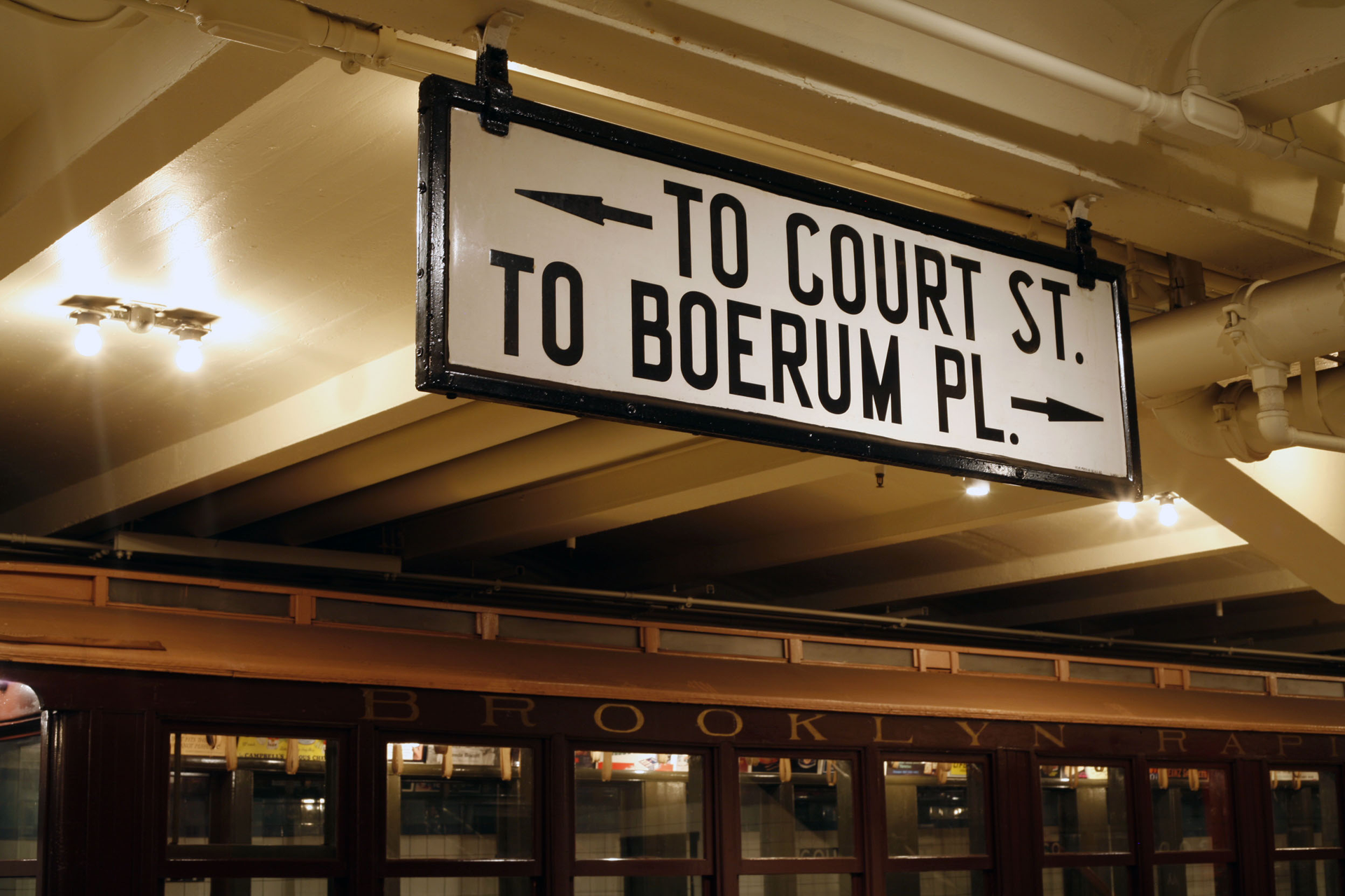 Court and Boerum In-Station Signs