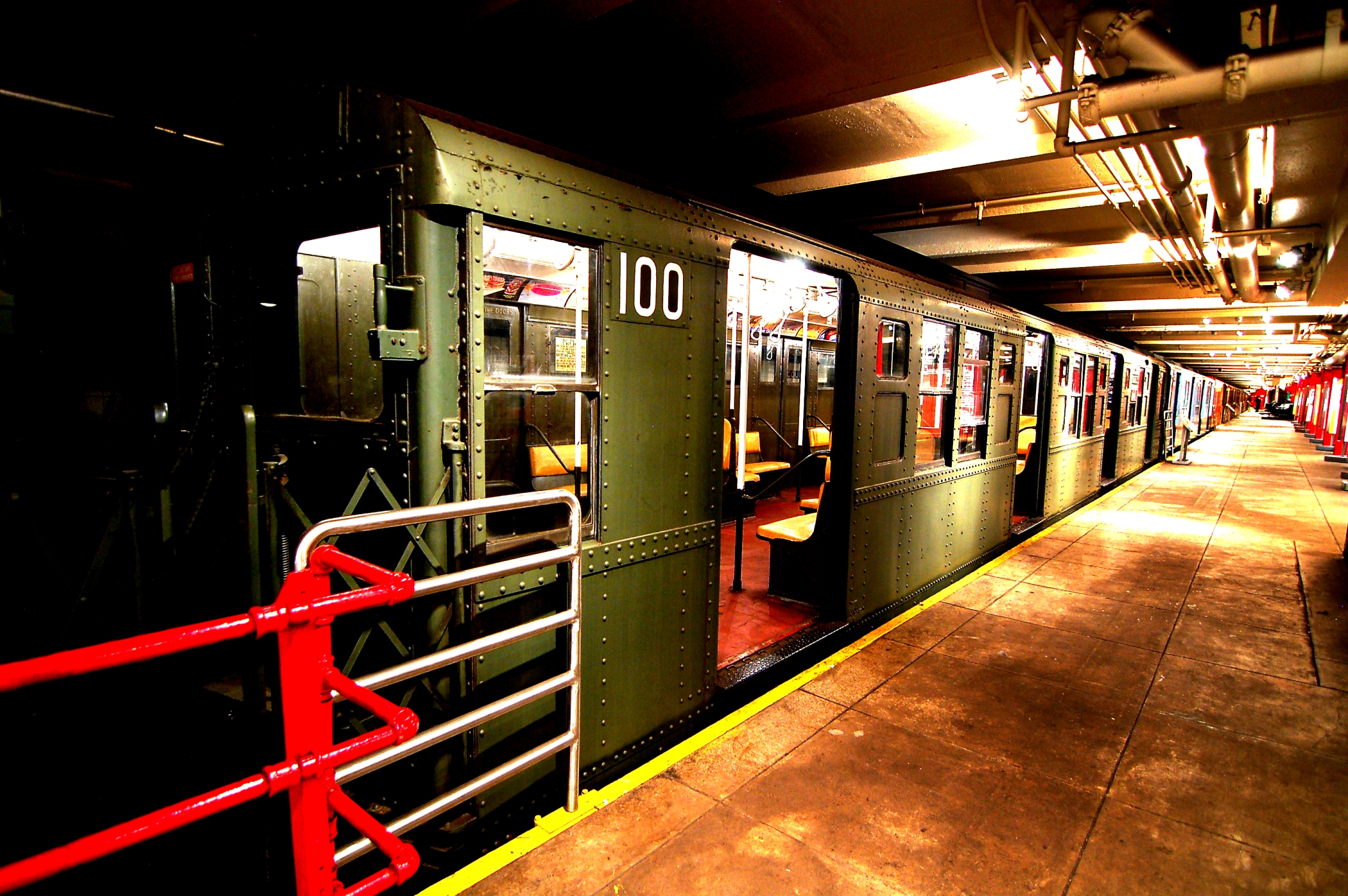 Transit Museum Platform