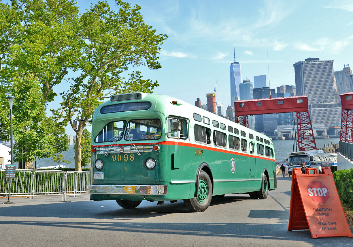 Vintage Bus #9098 Photo: Marc A. Hermann / MTA New York City Transit