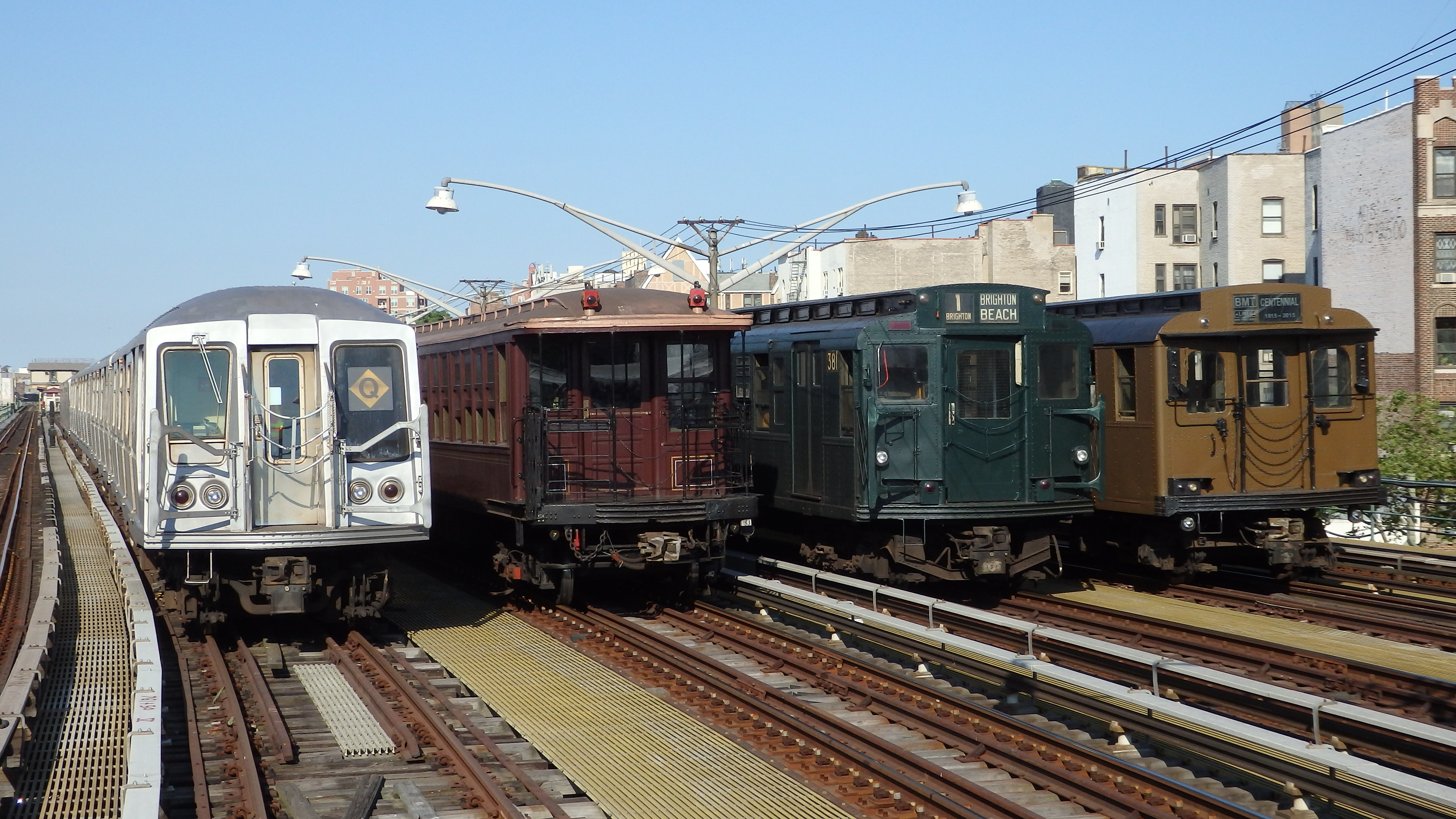 Parade-of-Trains-Vintage-Cars-at-Ocean-Pkwy-2016-Photo-by-Ron-Yee-R-40-BU-R1-9-D-Type-Triplex