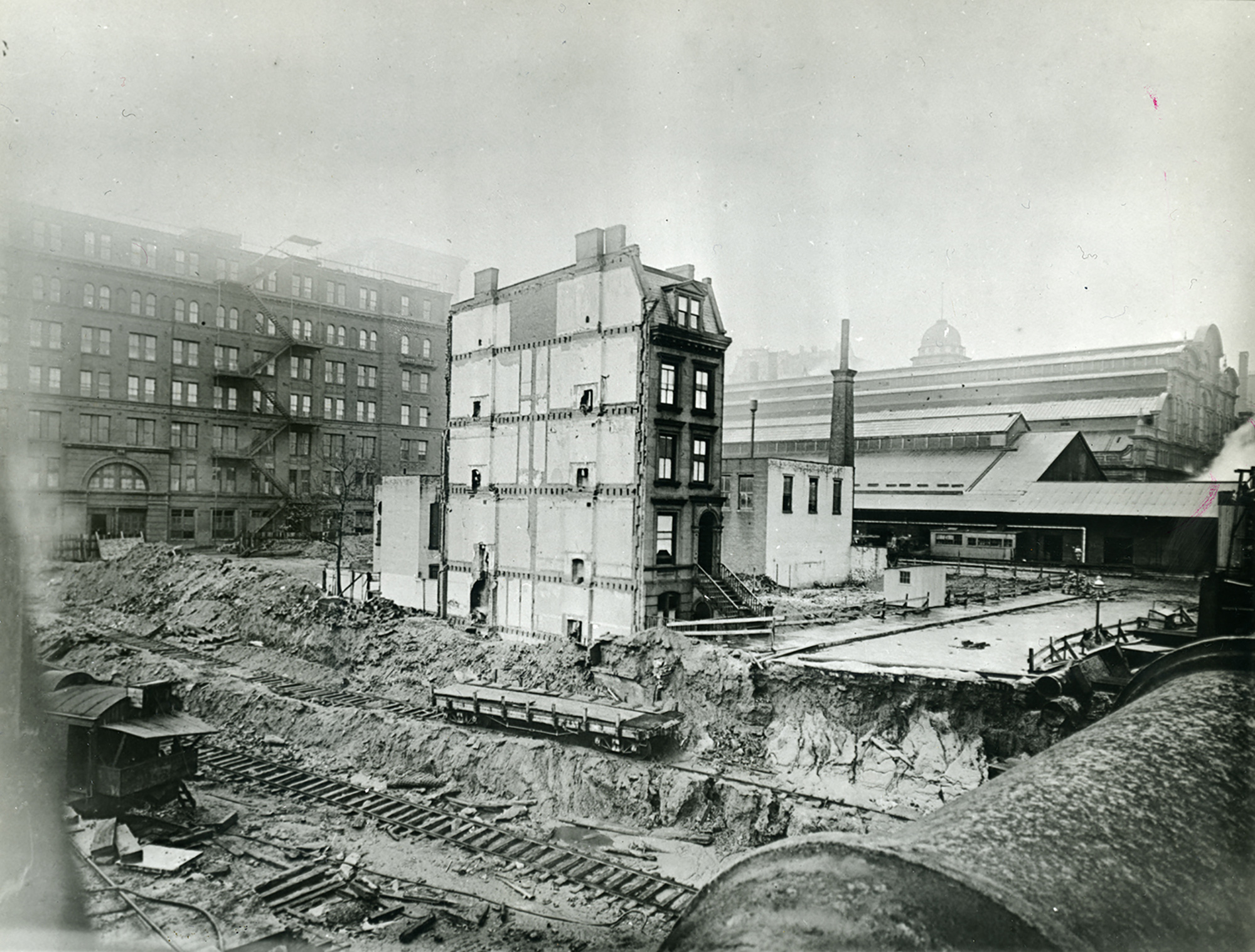 Razing brownstones for Grand Central Terminal, 1906