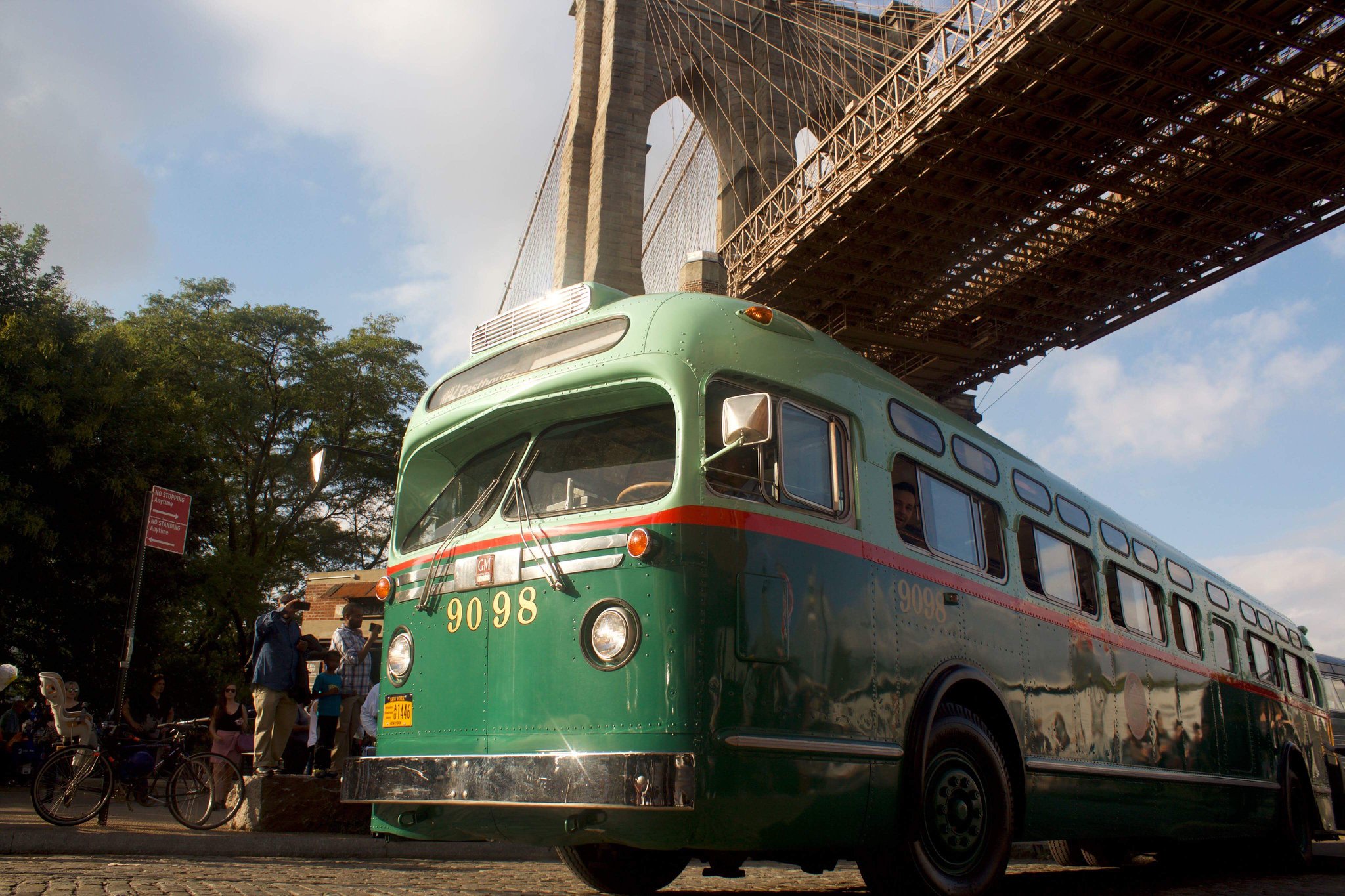 Bus 9098 in front of the Brooklyn Bridge at Bus Festival in 2018