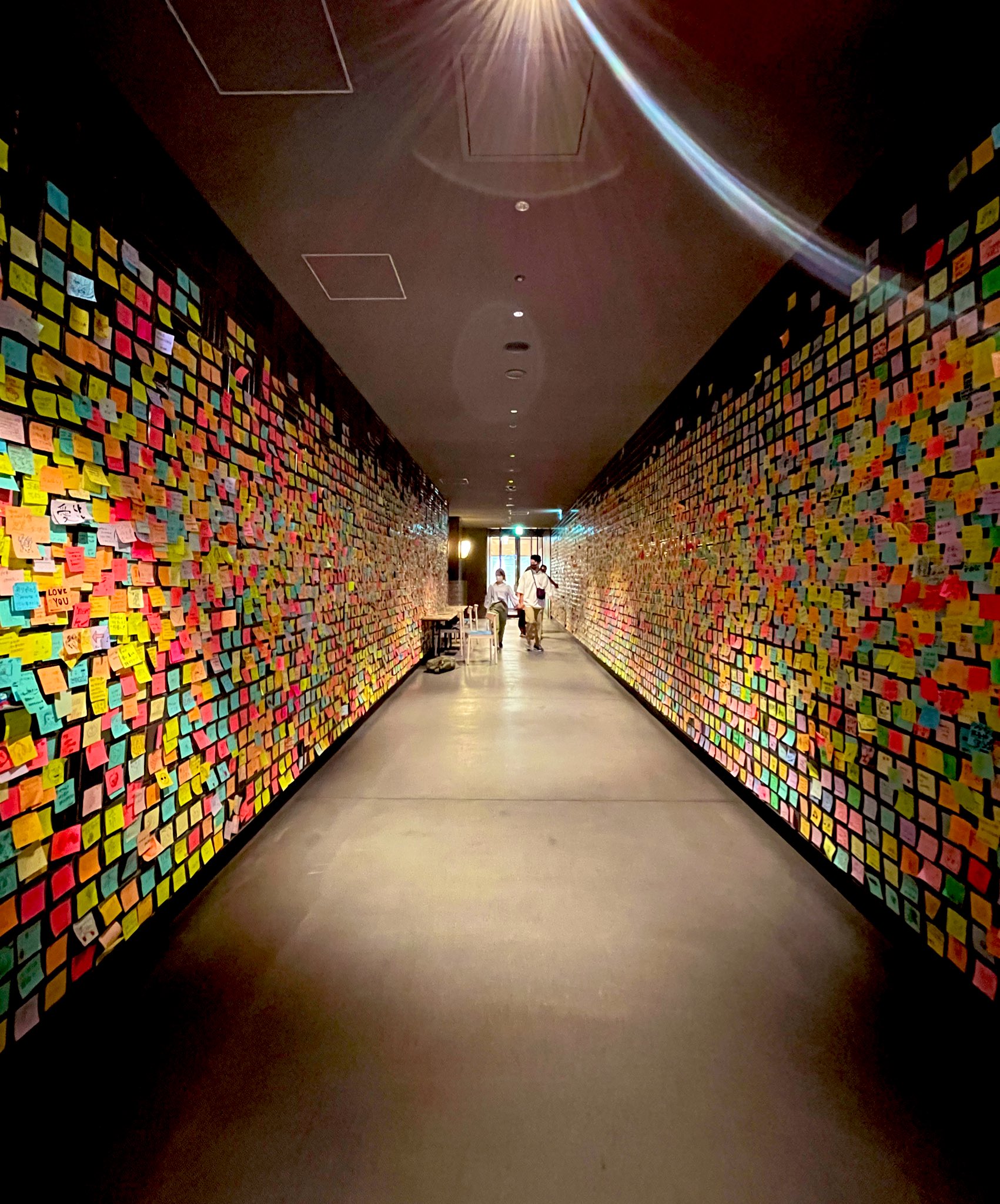 Post-it notes along tunnel walls