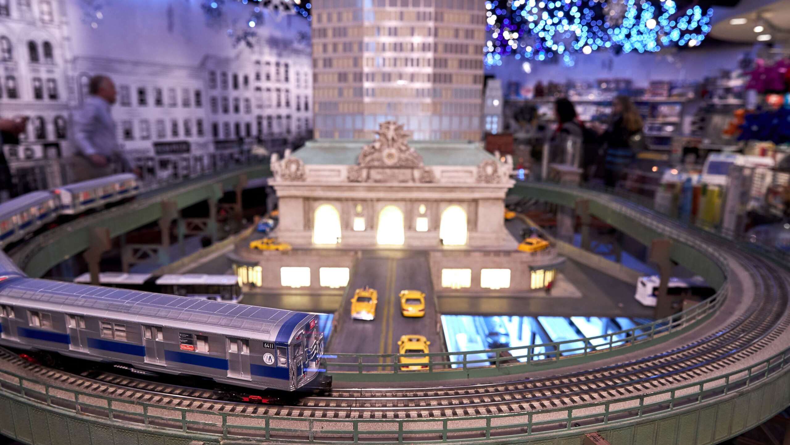 Model vintage subway train circling model of Grand Central Terminal