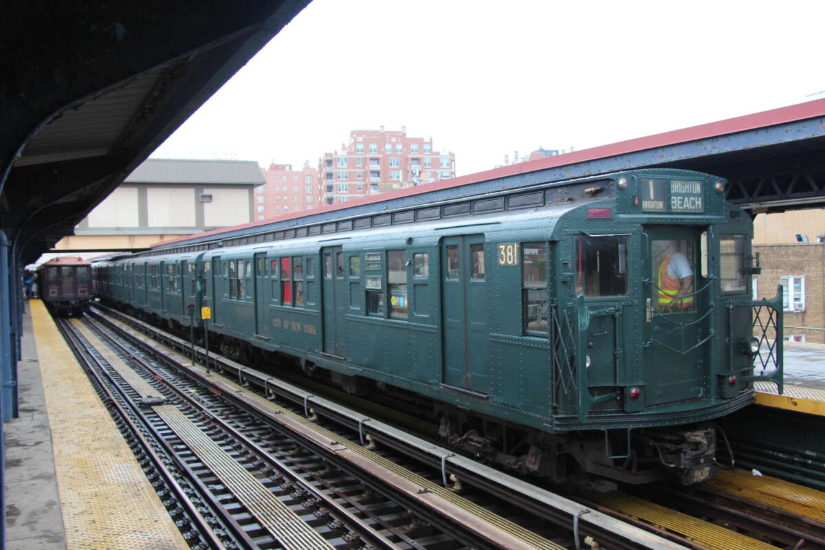 Exterior of R1/9 train from 1930s
