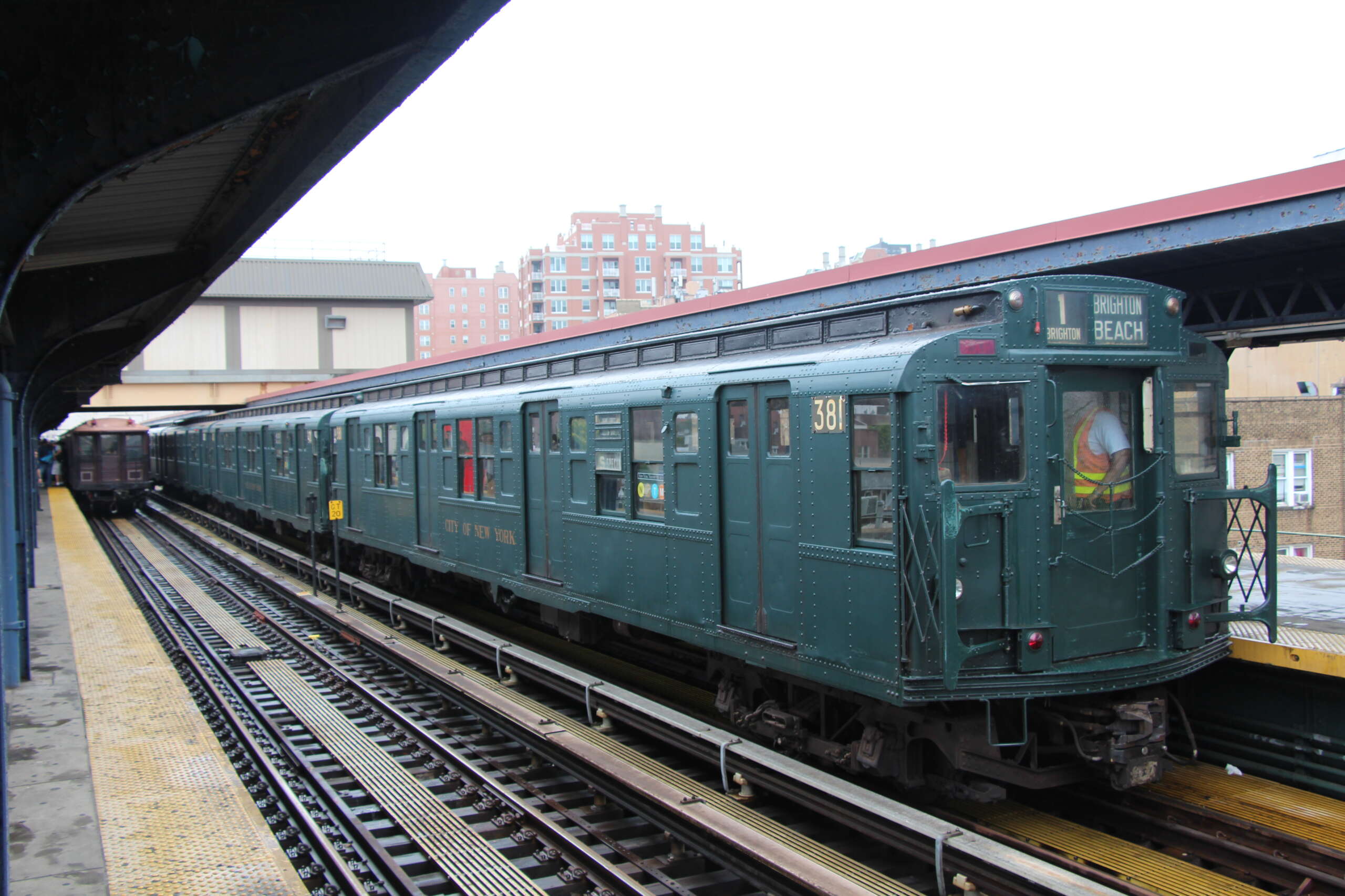 Exterior of R1/9 train from 1930s