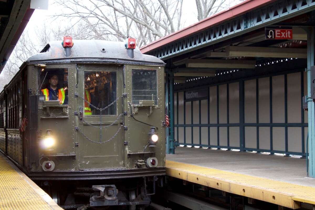 IRT Lo-V Train at Woodlawn Station