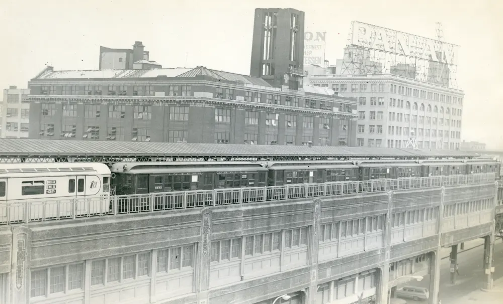 Lo-Vs and R33s at Queensboro Plaza