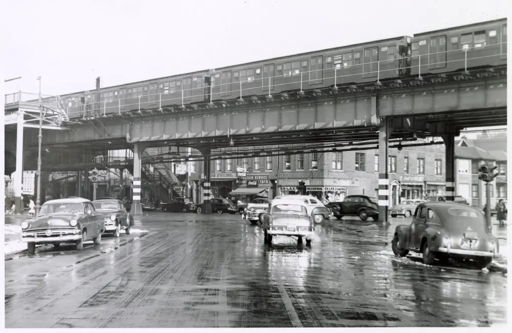 1955 black & white photo of R6 cars on the Culver Line
