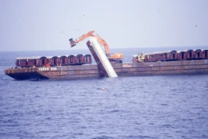 Reefing the Redbirds, 2001
NYCTA Photographic Unit Collection
New York Transit Museum
