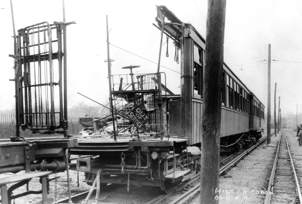 Black & white photo of the Malbone St Wreck