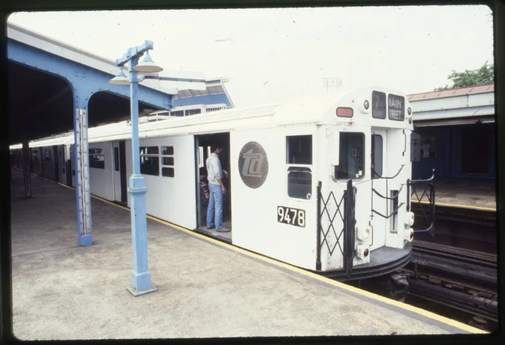 R-36WF in Snow White livery, 1982