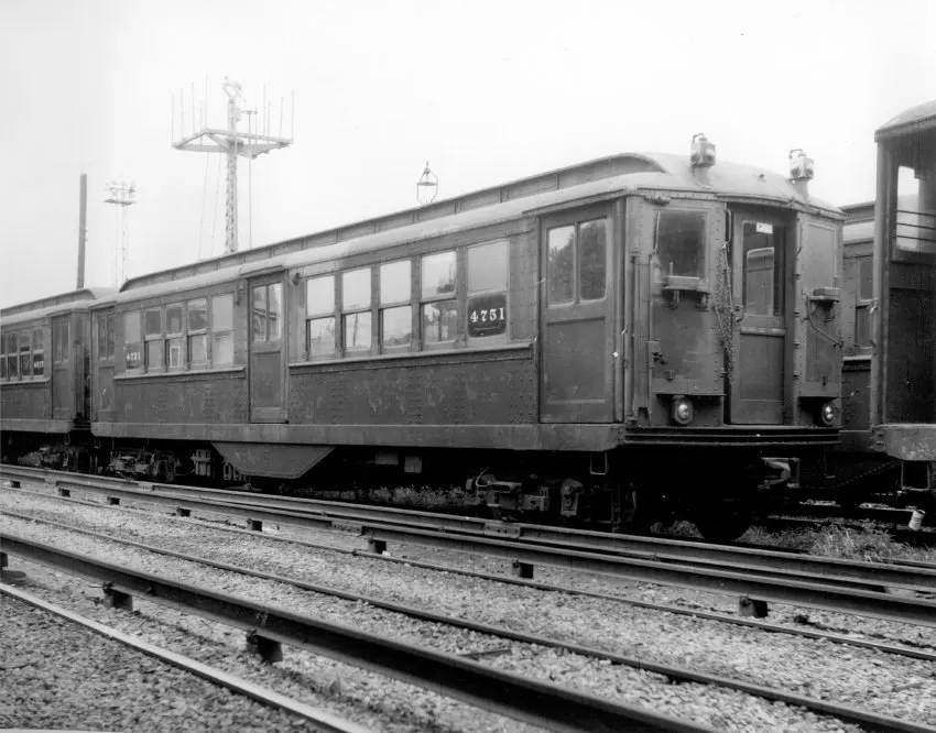 Black and white photo of a steinway Lo-V car