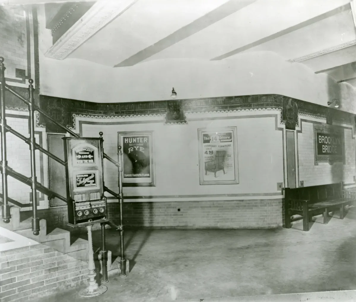 Black and white photo of Brooklyn Bridge Station